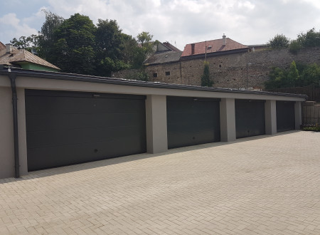 Sekčné brány